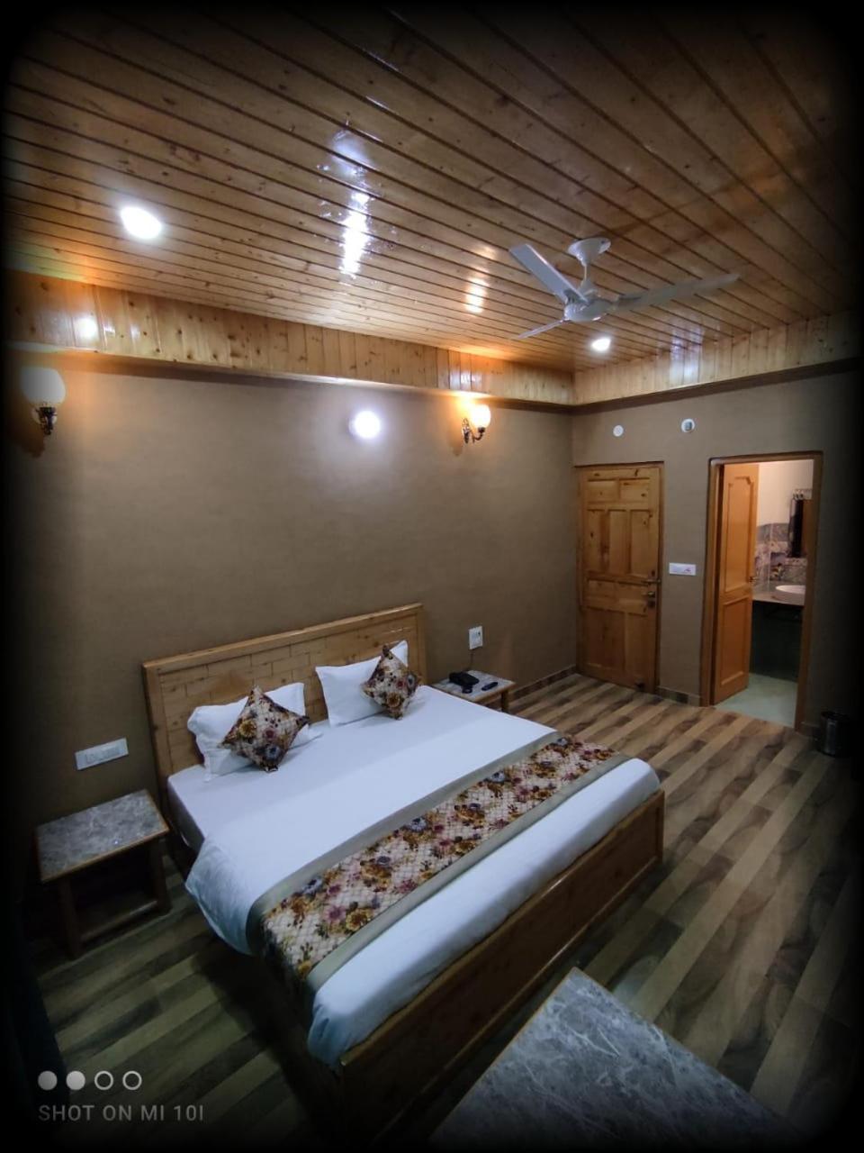 Hotel Cozy Haven มานดี ภายนอก รูปภาพ